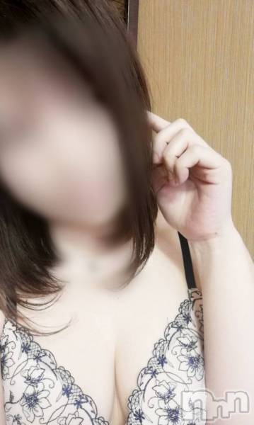 長岡デリヘル(フェイムナガオカテン)の2023年4月23日お店速報「エステの体験ちゃん入りました！エロそうで美人な子です」