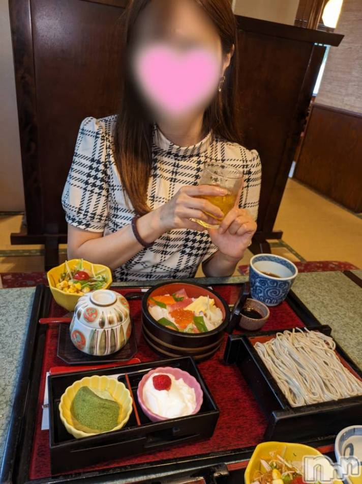 新潟デリヘル(スズランニイガタテン)の2024年7月28日お店速報「当日予約大歓迎美女と最高のお時間を過ごしましょ」