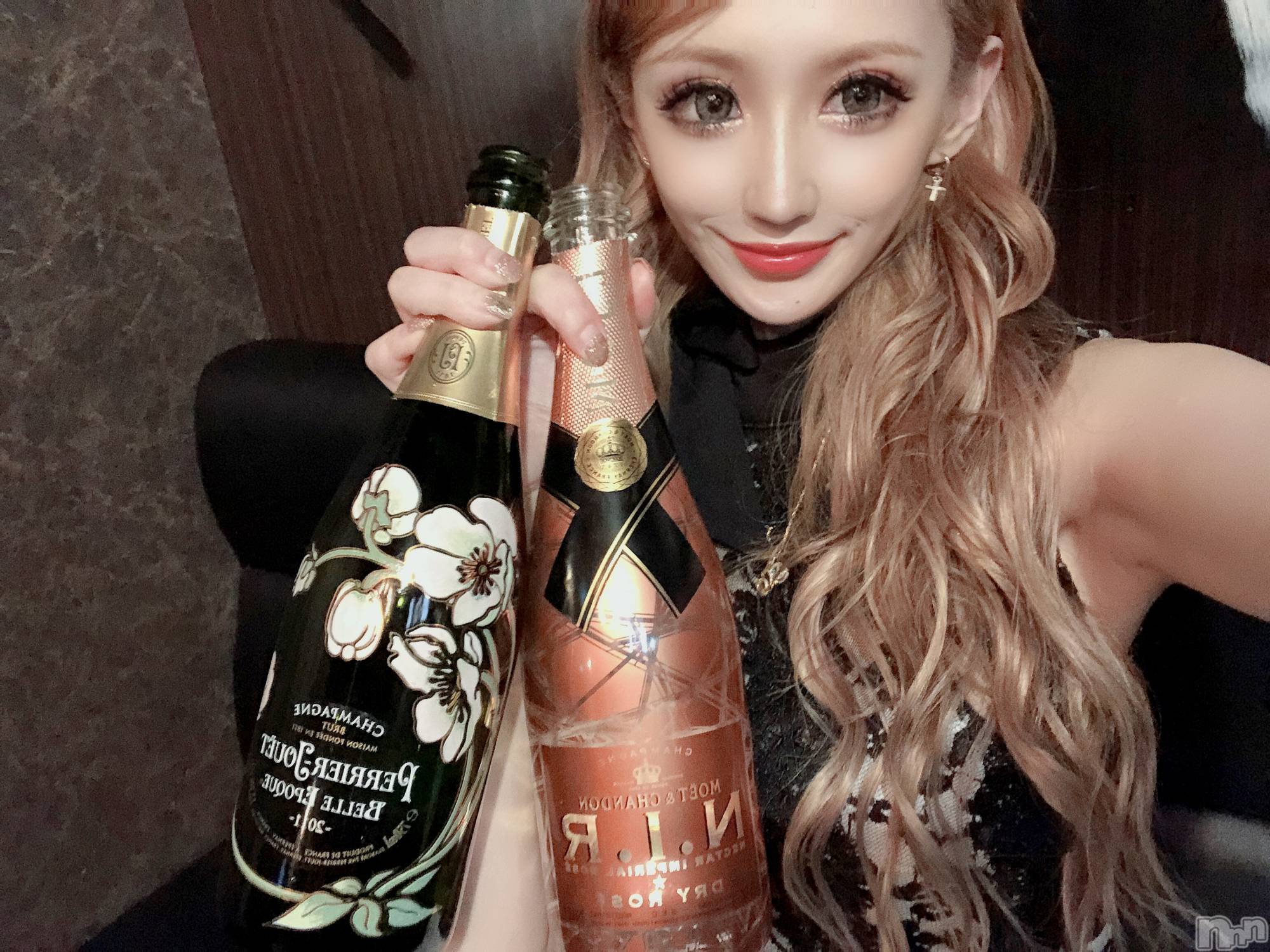 �����������Х��顦�����GRAND ROUGE(�����롼����) ��2020ǯ8��1���̥�֥�����Ƭ���椬����Ȫ��