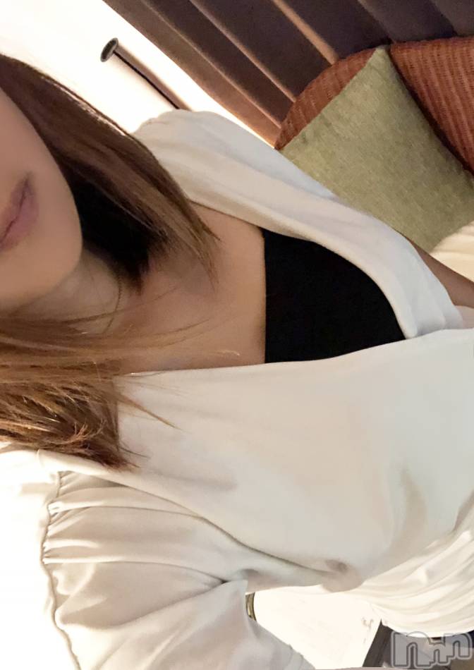 新潟メンズエステ(サイショクケンビ　ニイガタチュウオウテン)の2019年10月10日お店速報「【本日17:00まで】日本人離れしたスタイル抜群若奥様きららさん出勤中！」