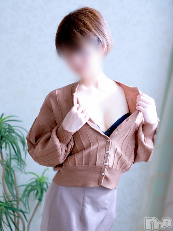 新潟デリヘル(ヒトヅマロウ　ニイガタテン)の2026年10月20日お店速報「内面にも秘めた輝きを持った魅力に溢れた美人妻☆」