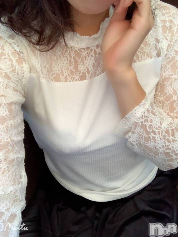 新潟人妻デリヘル(ヒトヅマロウ　ニイガタテン)の2020年10月29日お店速報「エロさ溢れる眼差しに我を忘れてしまう事間違いなし！！」