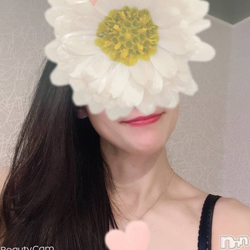 新潟人妻デリヘル(ヒトヅマロウ　ニイガタテン)の2021年5月12日お店速報「上品さと華やかな色香を漂わせ、柔らかな笑顔と明るく包み込むようなオーラ。」