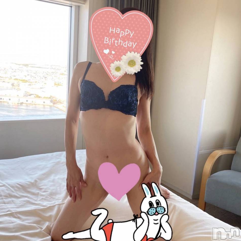 新潟人妻デリヘル(ヒトヅマロウ　ニイガタテン)の2021年10月29日お店速報「大人の色気と癒しを感じさせる何気ない仕草がたまりません！！」