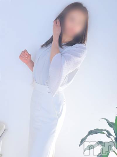 新潟人妻デリヘル(ヒトヅマロウ　ニイガタテン)の2023年2月26日お店速報「レア出勤☆美麗妻！予約枠あと僅か」