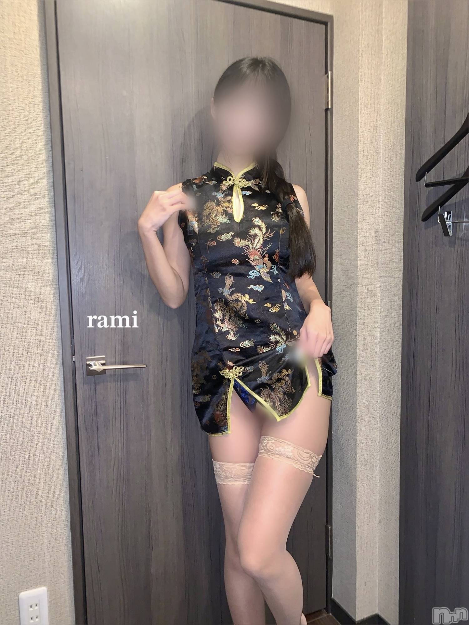 上越デリヘルらぶらぶ　地域密着!!地元新潟女性と会える店(ラブラブ)【レア】らみ★新潟1の天然美巨乳(25)の2025年10月3日写メブログ「よ~~~くみるとはみマンしちゃってるんだ🖤」