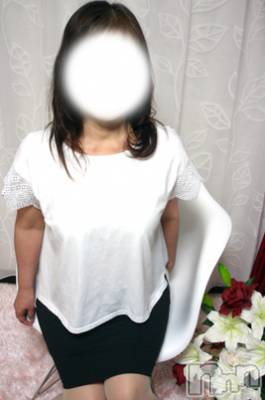 かおり（しらゆり）(51) 身長157cm、スリーサイズB86(D).W60.H85。松本発デリヘル 松本人妻援護会(マツモトヒトヅマエンゴカイ)在籍。