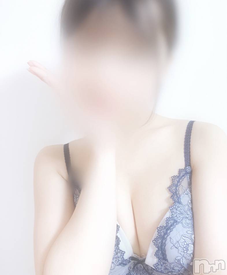 三条デリヘル(レディー)の2023年12月20日お店速報「新人なるみちゃん💕早くしないと埋まっちゃいます」