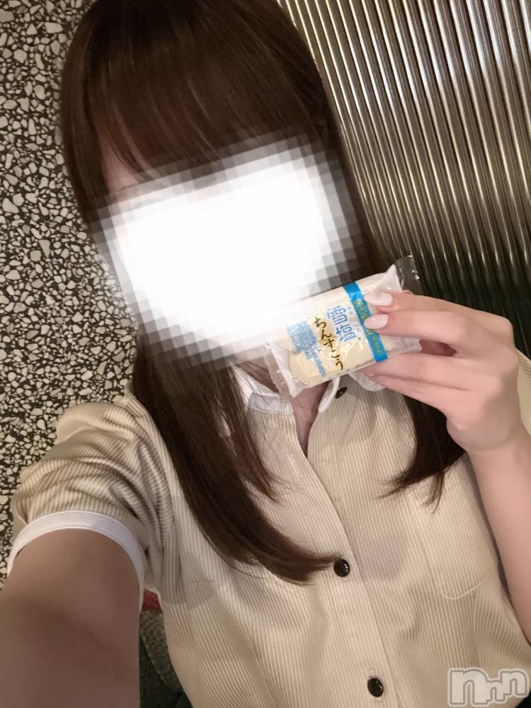 新潟手コキsleepy girl(スリーピーガール) しおりちゃん(23)の6月20日写メブログ「最高のお土産︎👍🏻 ̖́-」