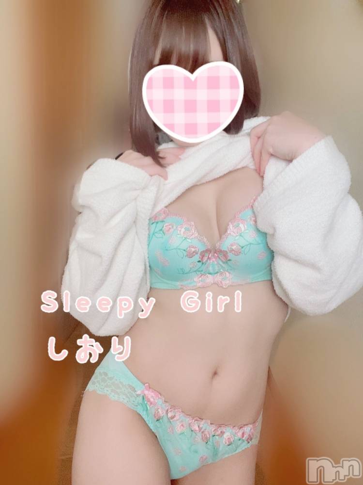 新潟手コキsleepy girl(スリーピーガール) しおりちゃん(23)の11月13日写メブログ「今日着てるのだよー☆°｡⋆⸜(* ॑꒳ ॑ * )⸝」