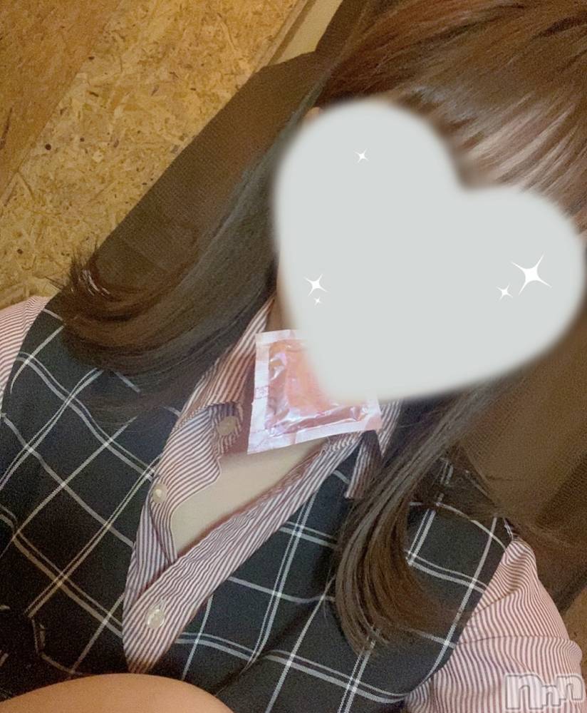 新潟手コキsleepy girl(スリーピーガール) しおりちゃん(23)の6月24日写メブログ「なーにもってんの！」