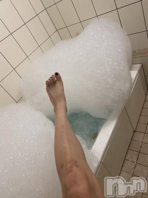 三条デリヘル コスプレ専門店　BLUE MOON(ブルームーン) 新人＃みりあ(28)の12月15日写メブログ「１５時から出勤します😈🥸寒くない！！」