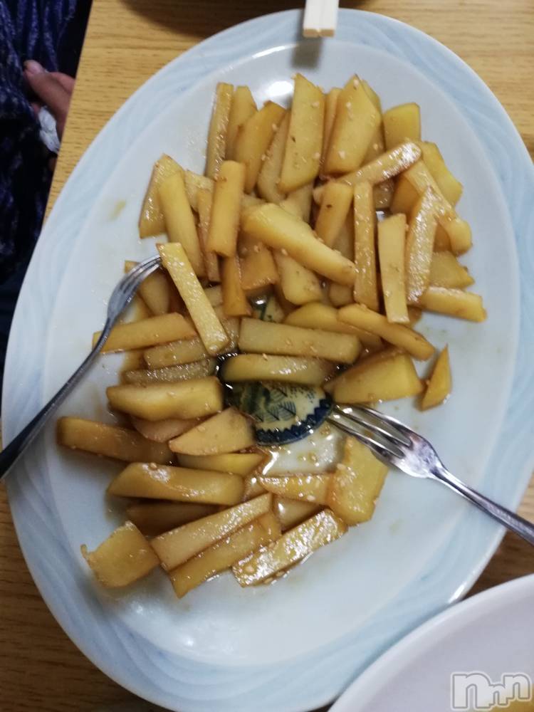 上越デリヘル上越最安値！奥様Deli急便(ジョウエツサイヤスネ！オクサマデリキュウビン) 熟女エロパワー全開　あきほ(54)の11月24日写メブログ「なんかお腹空いてきた～」