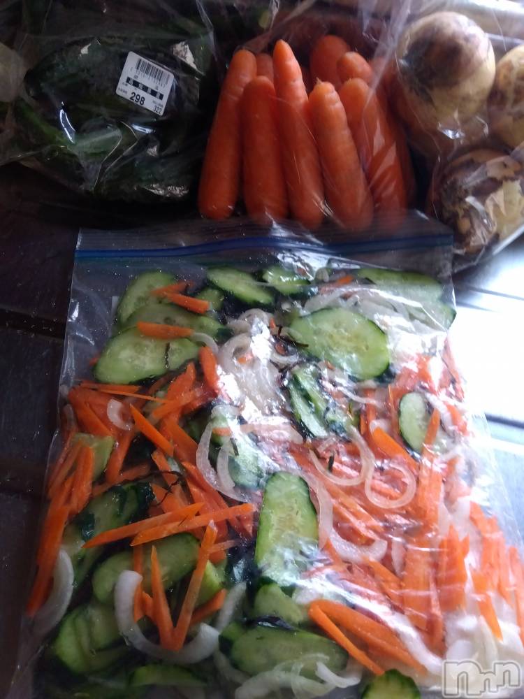 上越デリヘル上越最安値！奥様Deli急便(ジョウエツサイヤスネ！オクサマデリキュウビン) 熟女エロパワー全開　あきほ(54)の4月25日写メブログ「漬物作ったよ😂持って行こうかな笑」