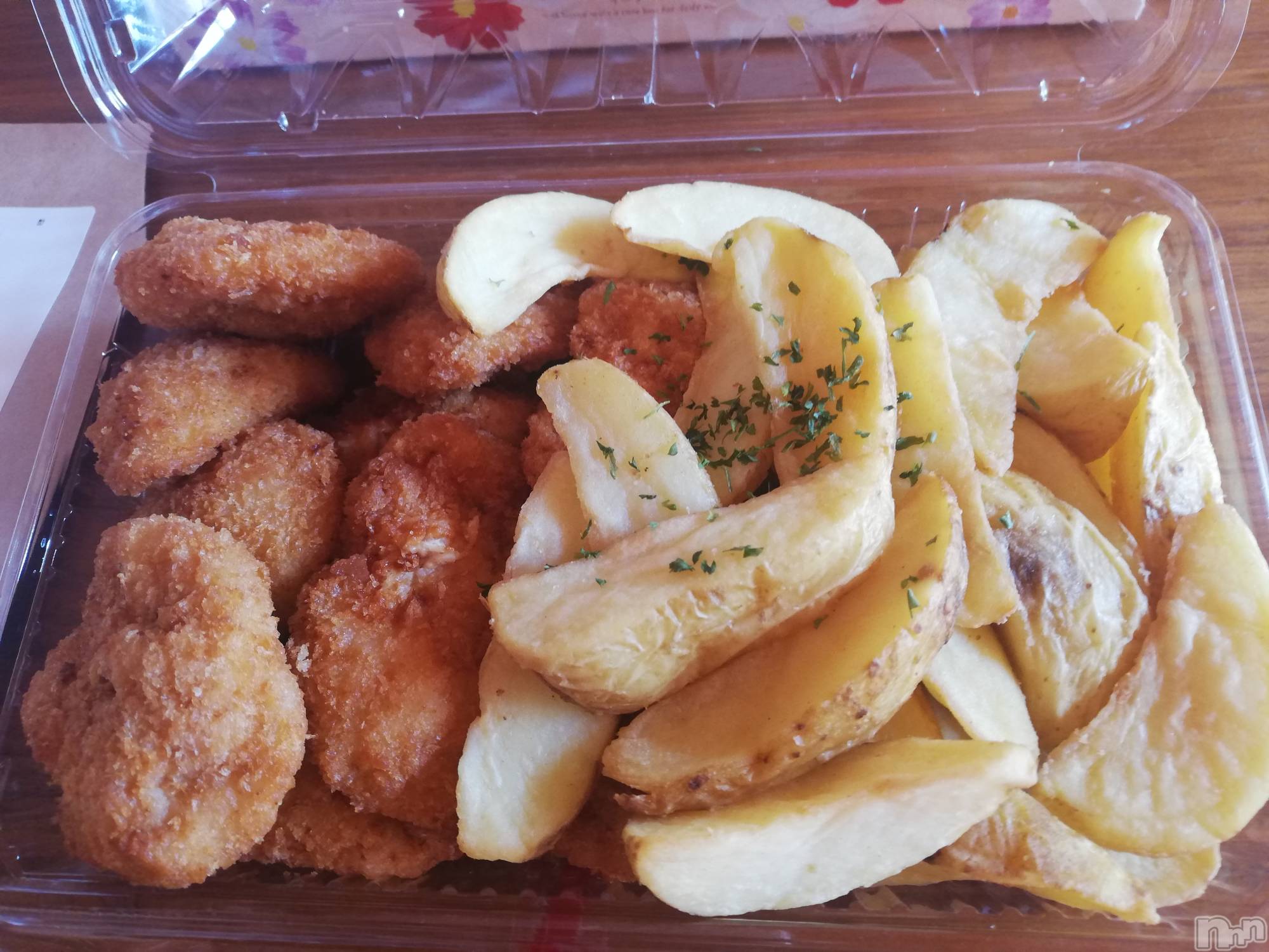 上越デリヘル上越最安値！奥様Deli急便(ジョウエツサイヤスネ！オクサマデリキュウビン)熟女エロパワー全開　あきほ(54)の2022年11月12日写メブログ「お昼だよ🍜」