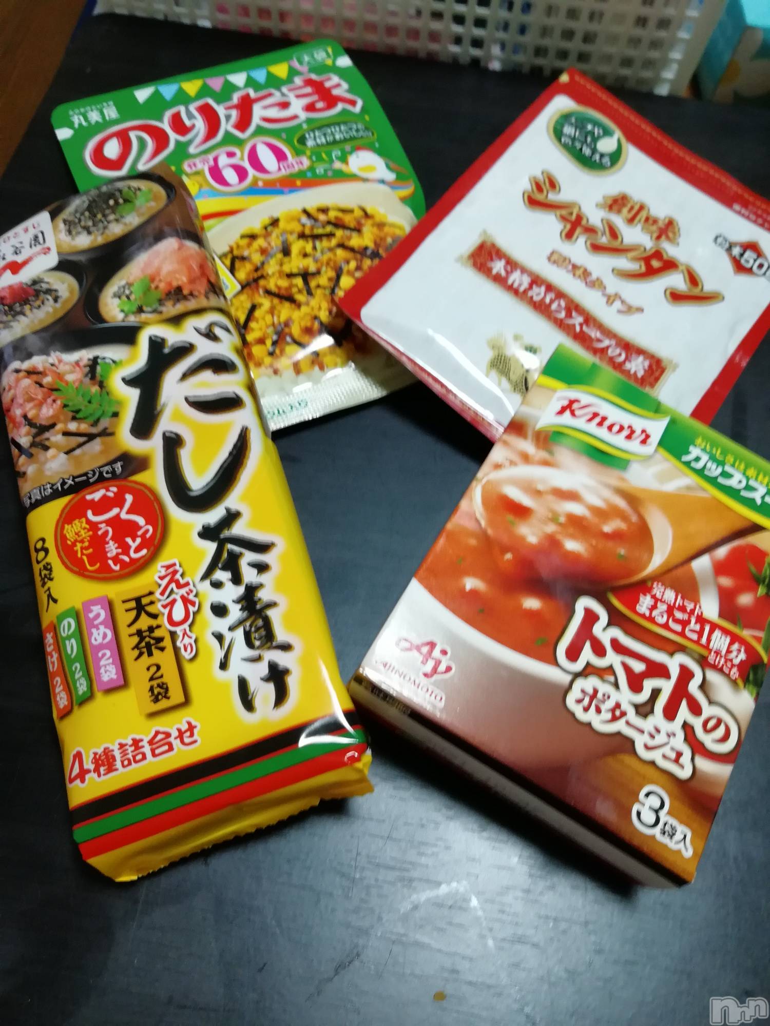 上越デリヘル上越最安値！奥様Deli急便(ジョウエツサイヤスネ！オクサマデリキュウビン)熟女エロパワー全開　あきほ(54)の2023年1月8日写メブログ「出勤中☺️🍌熟女呼んでみて😉損はさせないよ❤️」