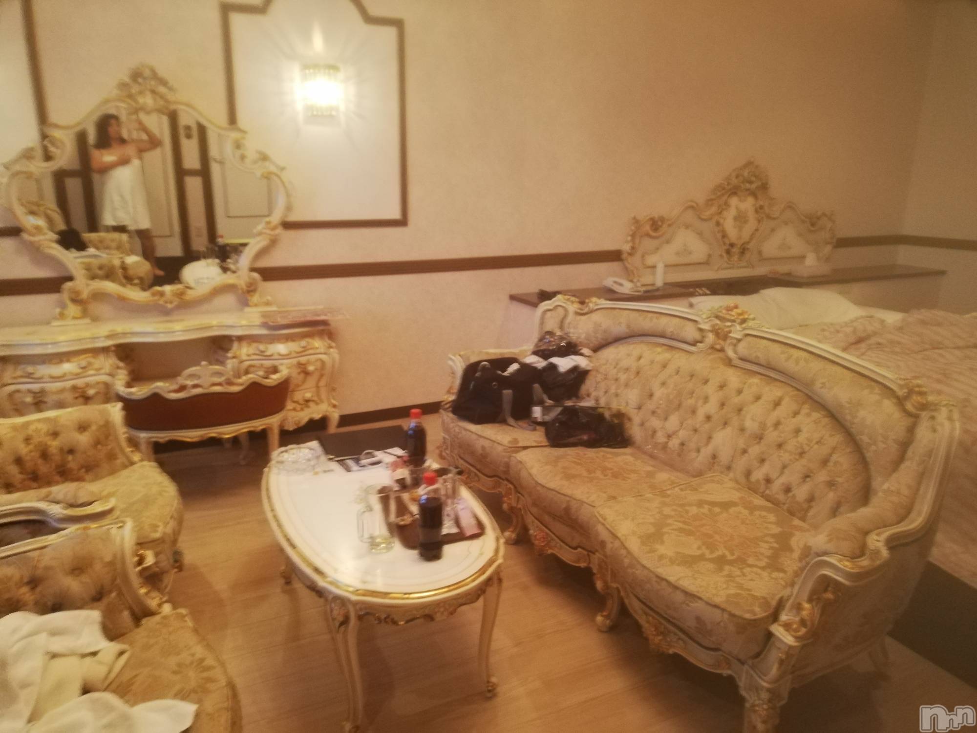 上越デリヘル上越最安値！奥様Deli急便(ジョウエツサイヤスネ！オクサマデリキュウビン)熟女エロパワー全開　あきほ(54)の2023年2月22日写メブログ「ラフォーレのVIP」