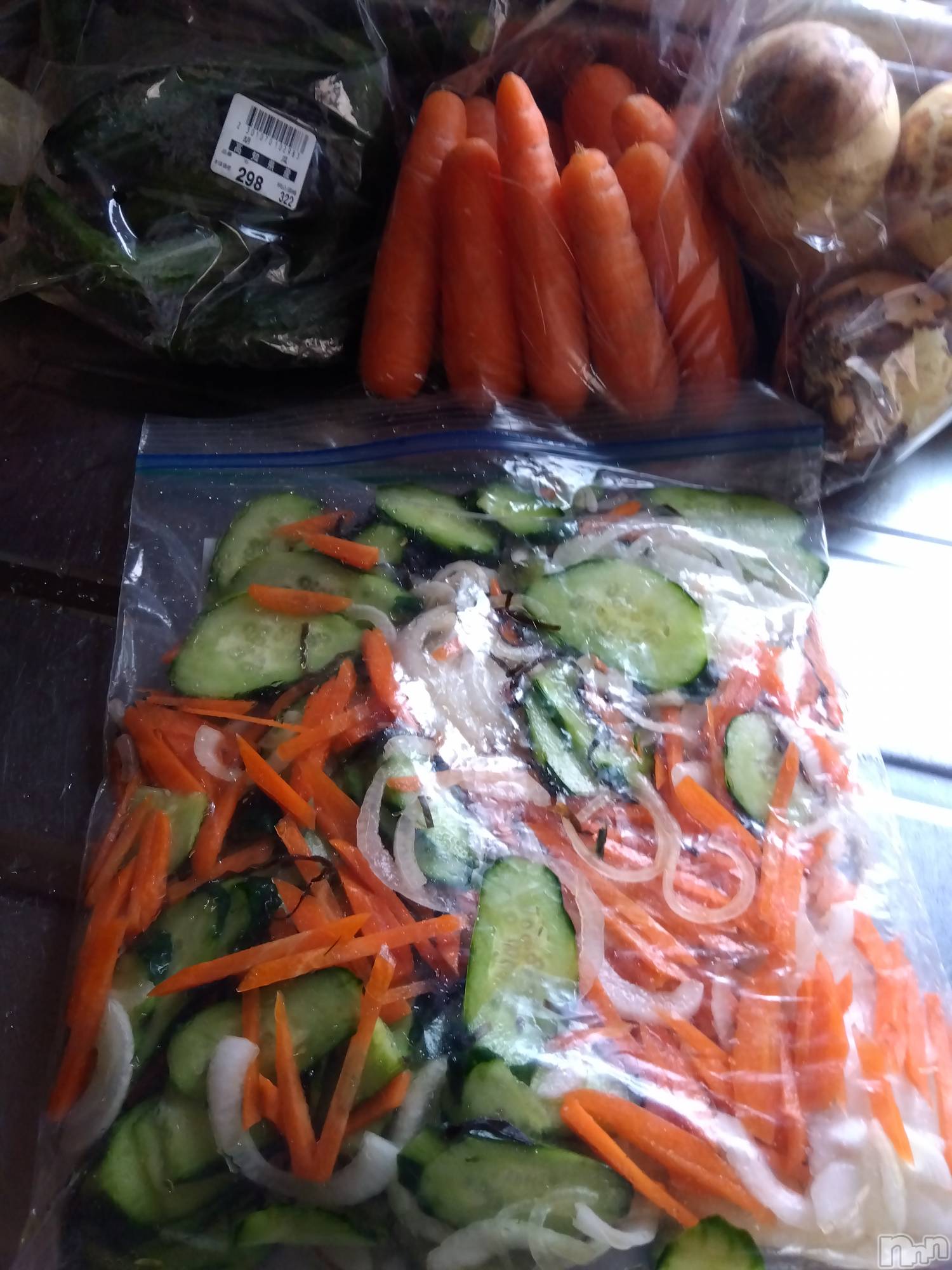 上越デリヘル上越最安値！奥様Deli急便(ジョウエツサイヤスネ！オクサマデリキュウビン)熟女エロパワー全開　あきほ(54)の2025年4月25日写メブログ「漬物作ったよ😂持って行こうかな笑」