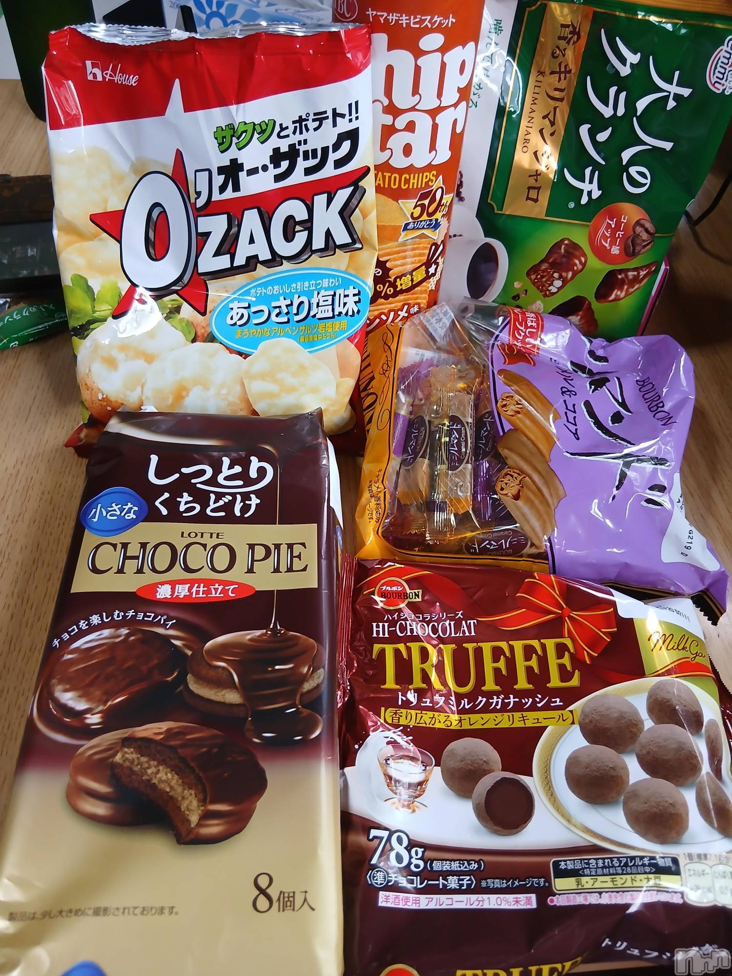 上越デリヘル上越最安値！奥様Deli急便(ジョウエツサイヤスネ！オクサマデリキュウビン)熟女エロパワー全開　あきほ(54)の2026年10月6日写メブログ「今日は朝から雨☔」