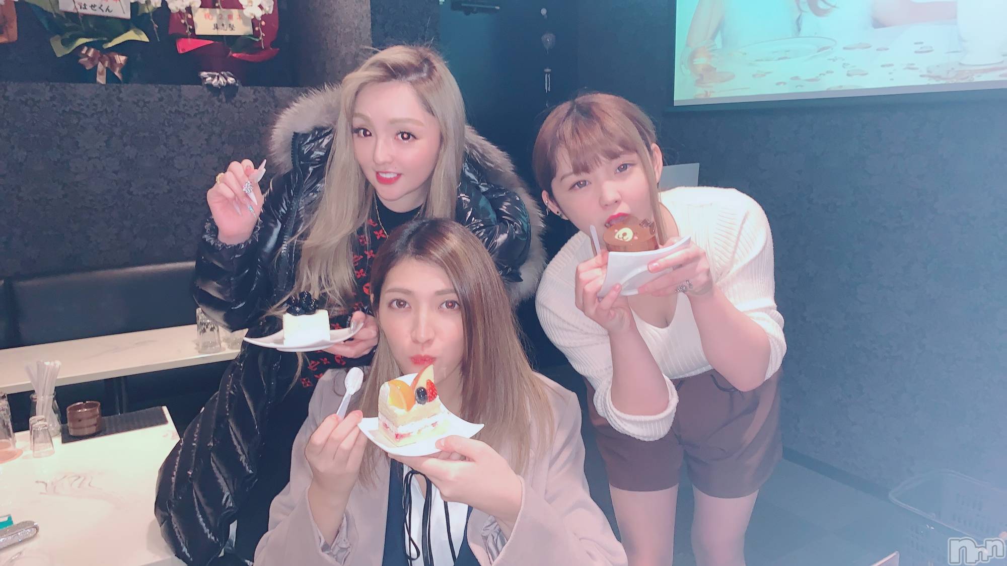 ĮХ顦Lounge R Style(饦󥸥륹) 2021ǯ23̥֥ƦޤƤʤ