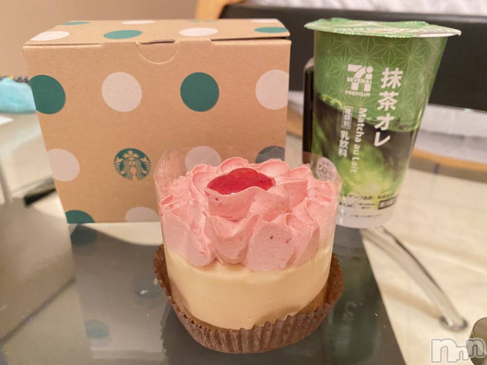 新潟手コキsleepy girl(スリーピーガール) あいらちゃん(22)の4月21日写メブログ「ホームランバー食べながら書いてます」