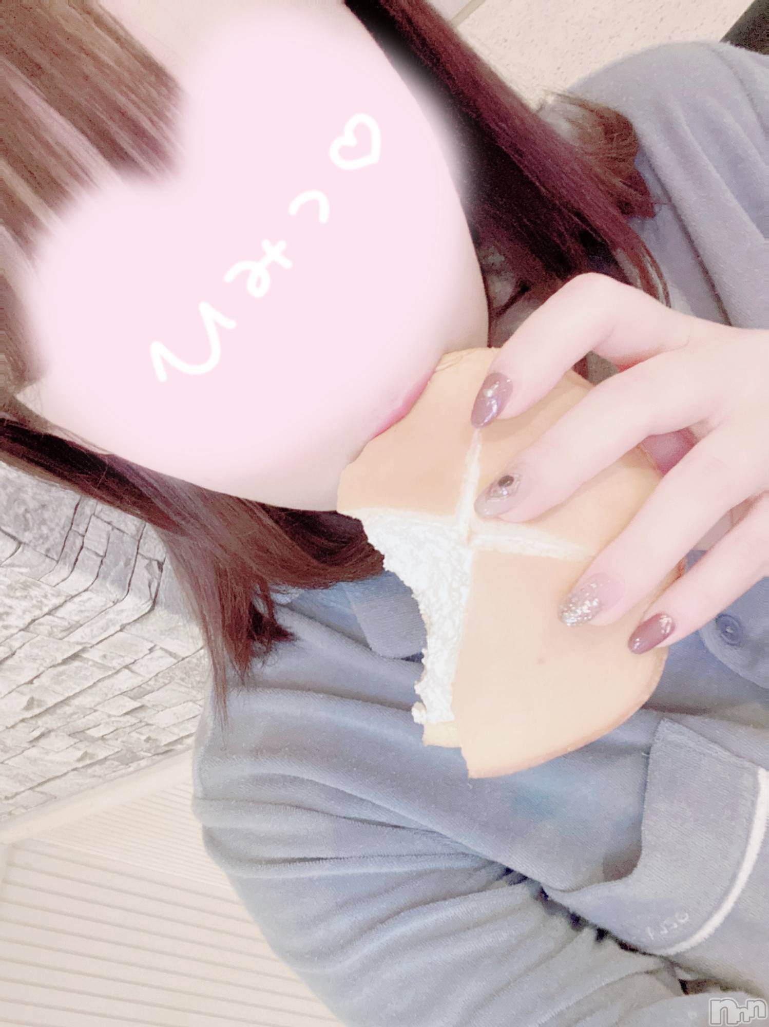 新潟手コキsleepy girl(スリーピーガール)あいらちゃん(22)の2021年12月4日写メブログ「ひひっおいちいのもらた🐰💞」