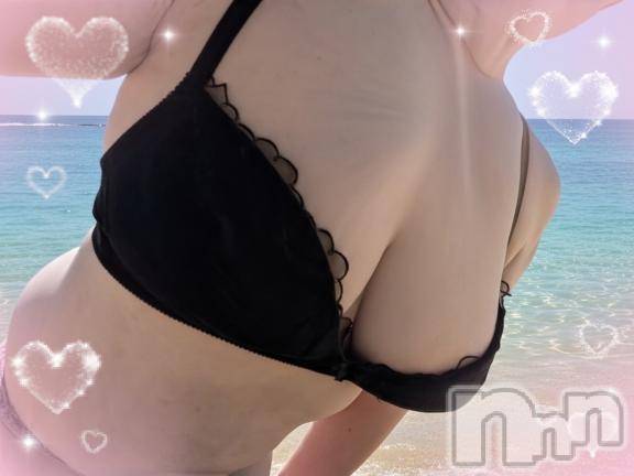 長岡デリヘルBIANCA～主人の知らない私～長岡店(ビアンカナガオカテン) 鈴河　つぐみ(47)の7月17日写メブログ「モノトーン🖤ビーチ🩵🥰」
