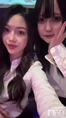 👭🏻💞