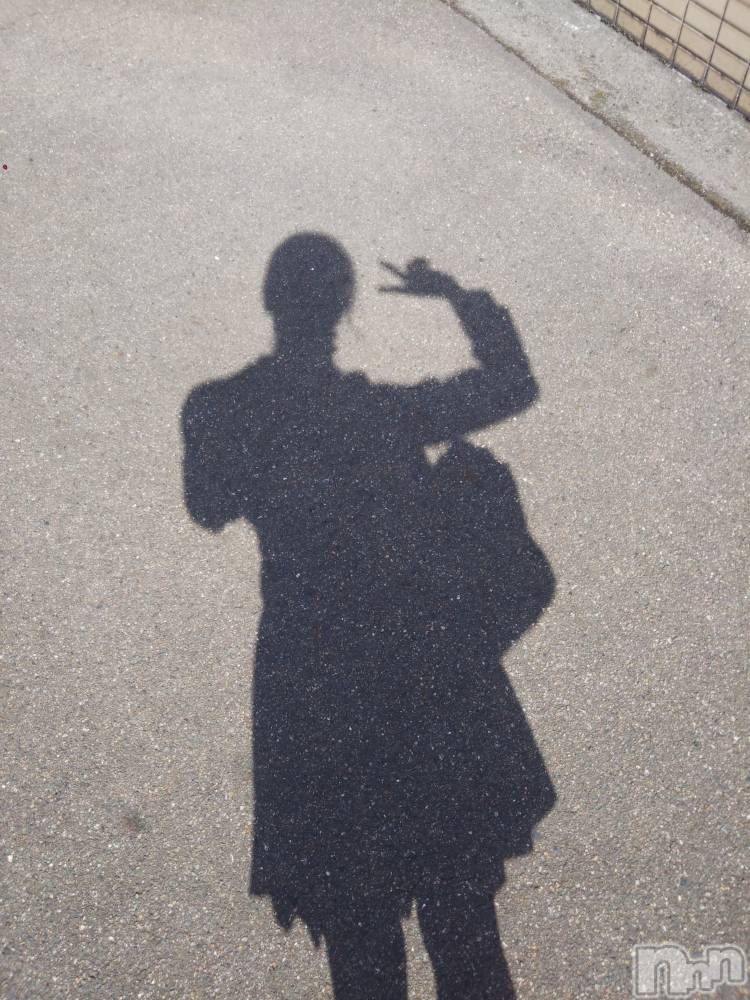 長岡デリヘル純・無垢(ジュンムク) あいか☆(21)の3月9日写メブログ「影です！」