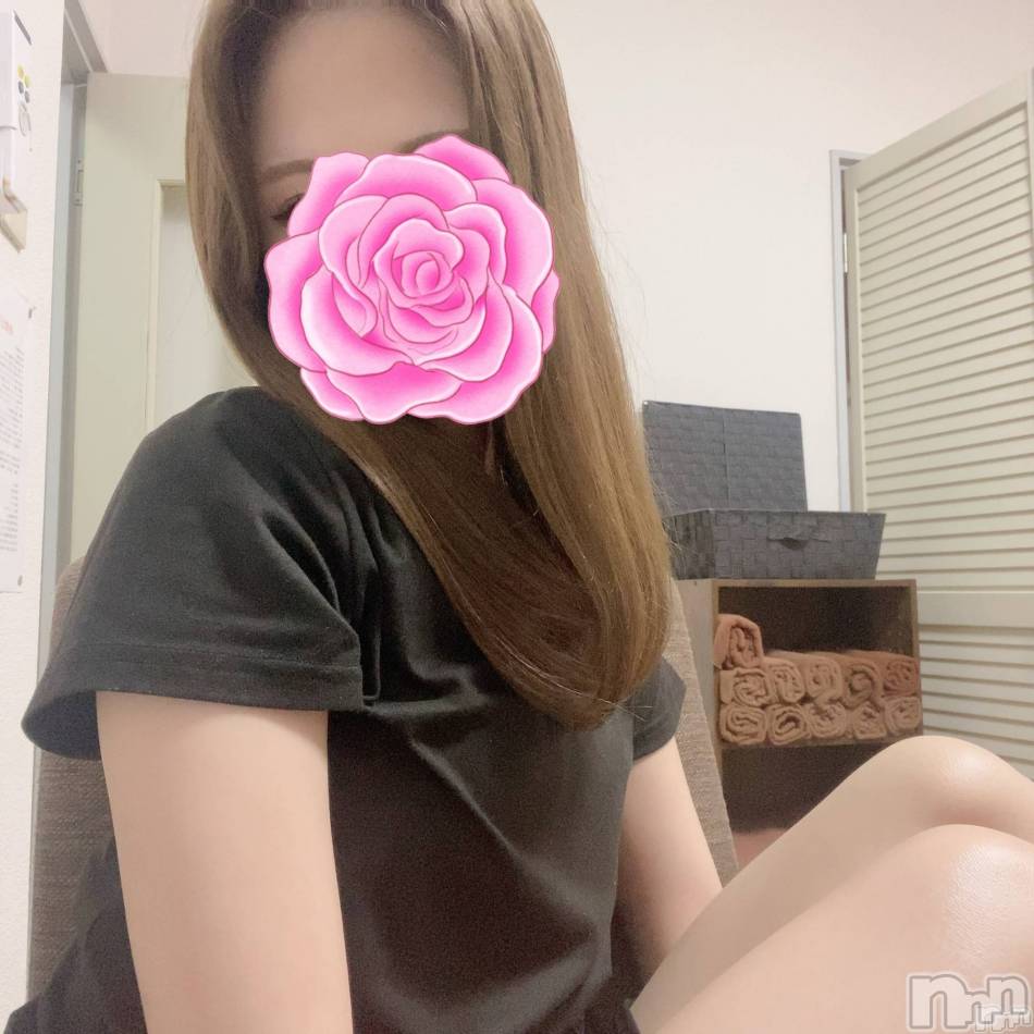 新潟メンズエステ(マイロ)の2023年12月27日お店速報「みかちゃんこの後11時からご案内可能です✨ご予約はお早めに♫」