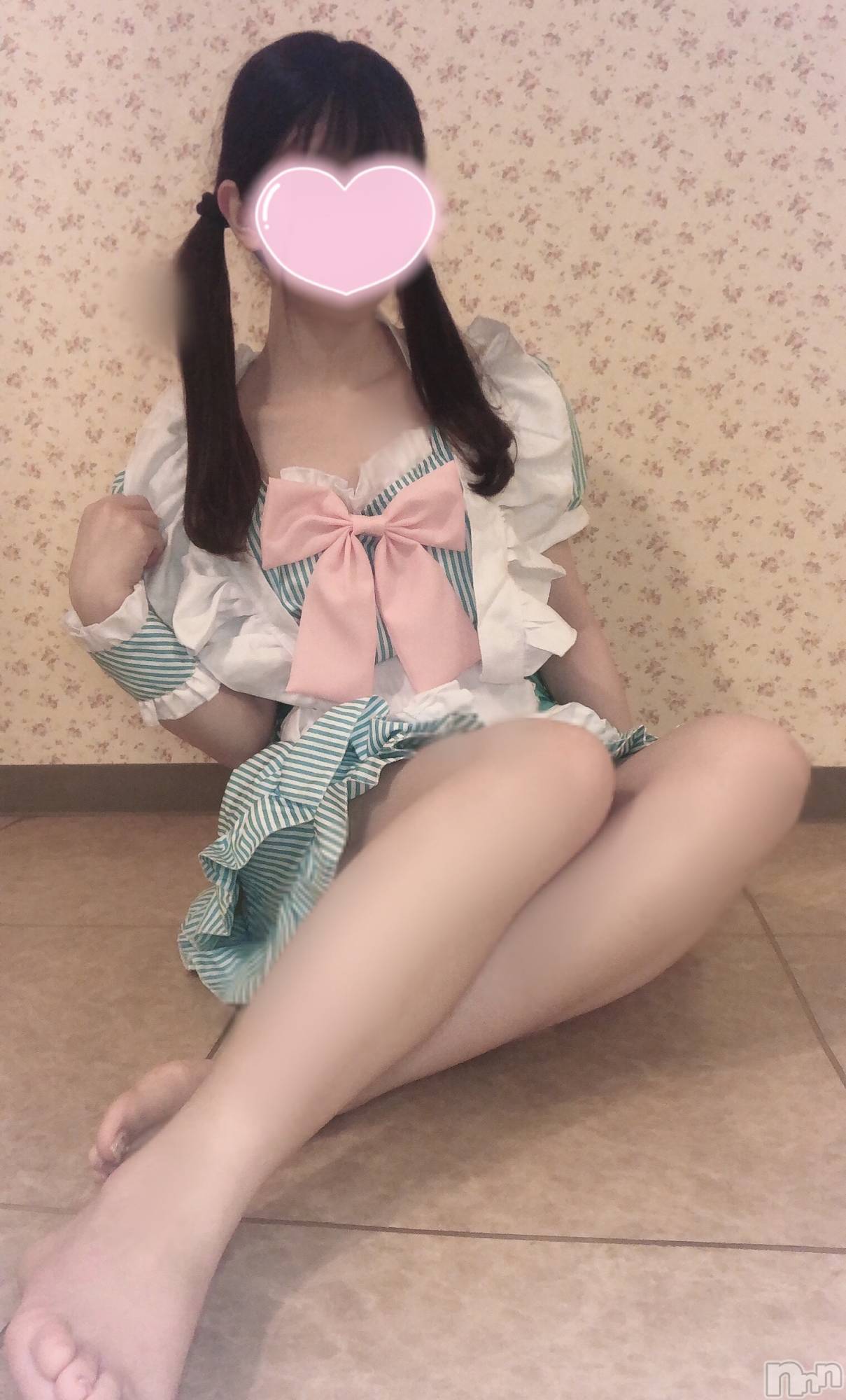 新潟手コキsleepy girl(スリーピーガール)なぎちゃん(22)の2022年8月25日写メブログ「隙間から覗いてみる？」