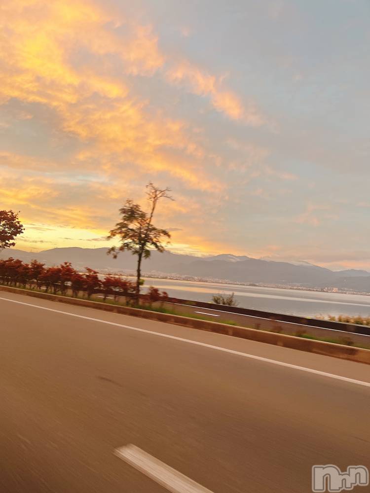 諏訪デリヘルThree＆Men’s Spa(スリー＆メンズスパ) ゆかりスリー(36)の10月29日写メブログ「( ˘ ³˘)」