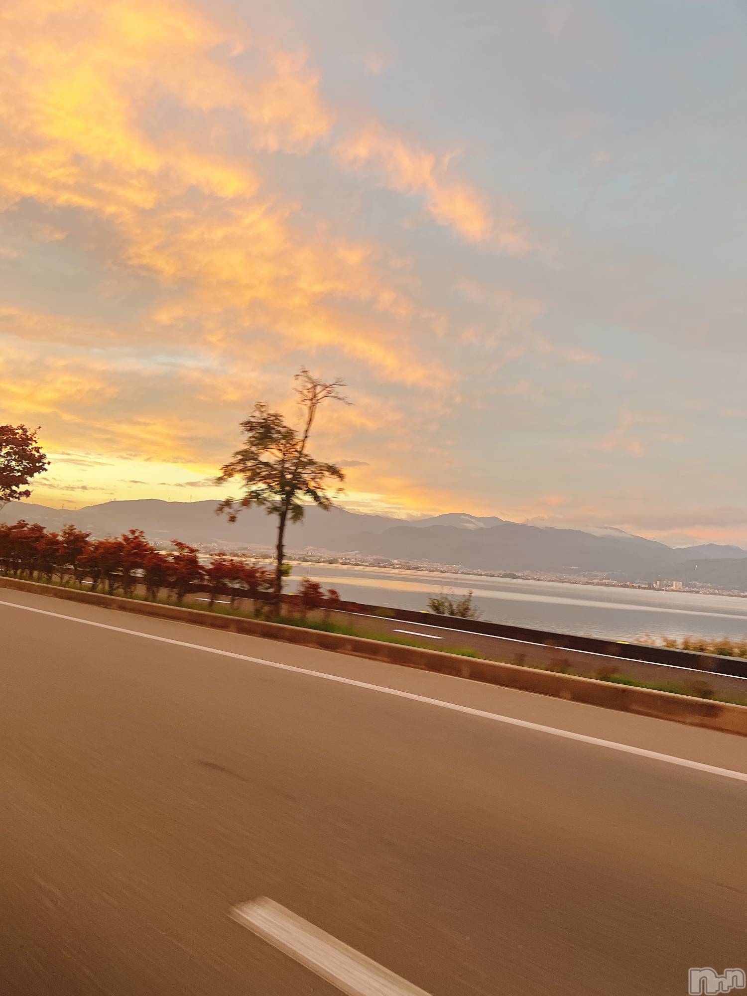 諏訪デリヘルThree＆Men’s Spa(スリー＆メンズスパ)ゆかりスリー(36)の2022年10月29日写メブログ「( ˘ ³˘)」