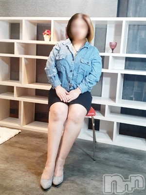 ゆかりスリー(36) 身長159cm、スリーサイズB103(G以上).W70.H92。諏訪デリヘル Three＆M's Spa(スリー＆メンズスパ)在籍。