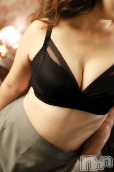 片瀬(かたせ)奥様