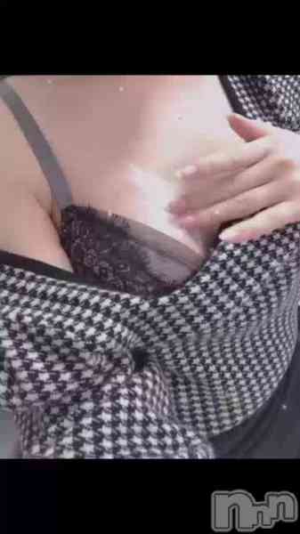 白桃ふわりの動画 その細い指先で僕の赤く染まったxxxを～