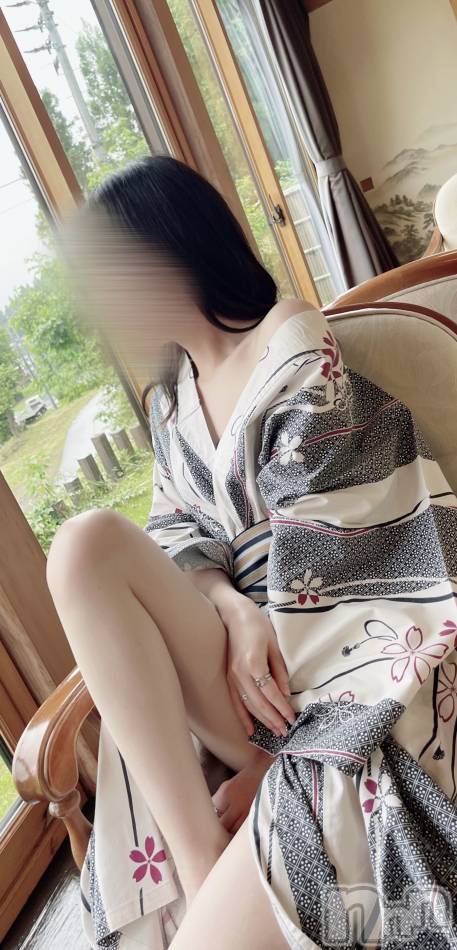 新潟手コキ(アロファン)の2023年8月7日お店速報「【注意】美脚過ぎてごめんなさい！！！」