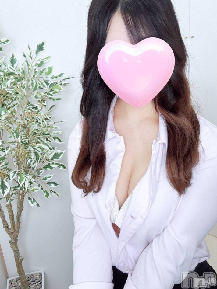 新潟デリヘル(オフィスアムール)の2025年12月17日お店速報「★当店”大繁忙期”突入中！★ロリカワ系～お姉さん系までOLさん本日出勤♡」