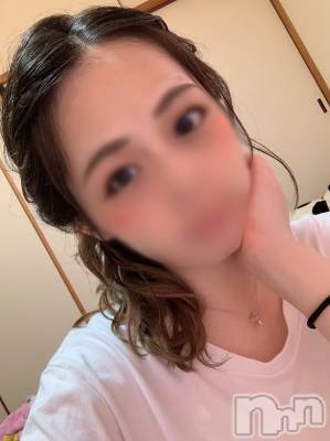 ななせ ★新人(27) 身長158cm、スリーサイズB84(D).W57.H83。長野人妻デリヘル 恋のリフレイン(コイノリフレイン)在籍。