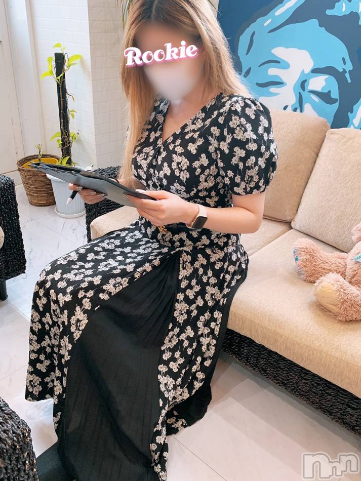 長岡デリヘル(ルーキー)の2021年7月12日お店速報「【新人入店速報！】神乳Fカップのパイズリご堪能あれ♪ 『しいらちゃん』」