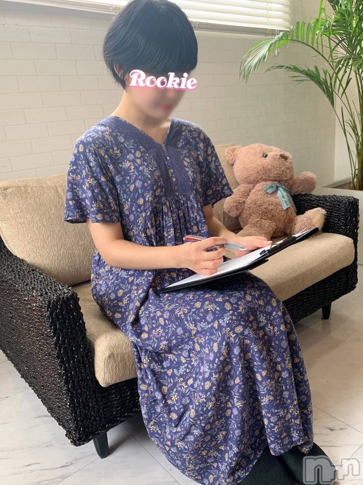 長岡デリヘル(ルーキー)の2021年8月10日お店速報「【新人速報！】ほぼ未経験！黒髪ショートの女優系美女『えりはちゃん』初出勤」