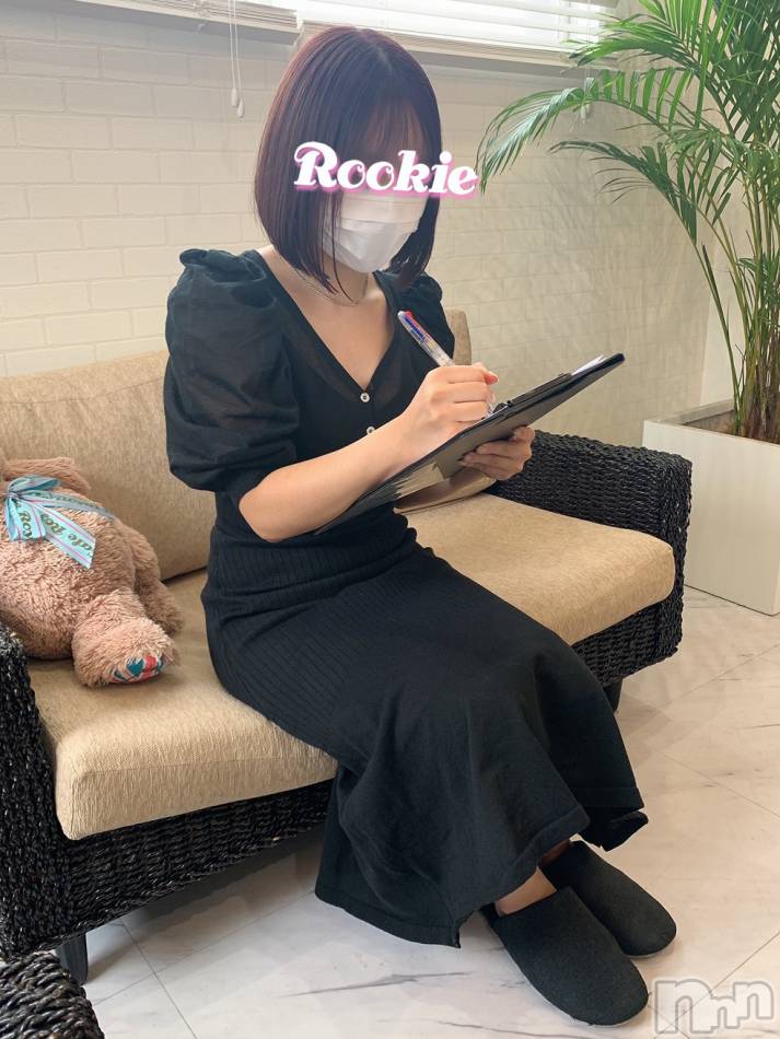 長岡デリヘル(ルーキー)の2021年10月1日お店速報「【必見！】人気爆発中♪アイドル級のパチ屋店員さん『みおちゃん』出勤中！」