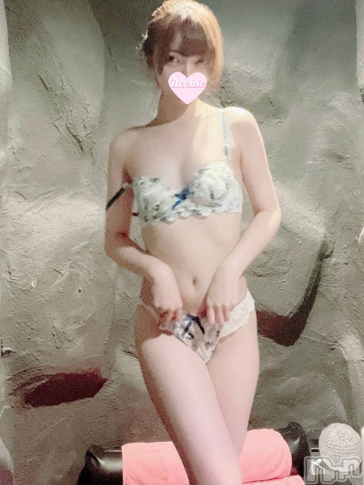 長岡デリヘル(ルーキー)の2021年10月4日お店速報「【本日最終日！】スレンダーで愛嬌抜群のモデル美女『しゅうちゃん』」