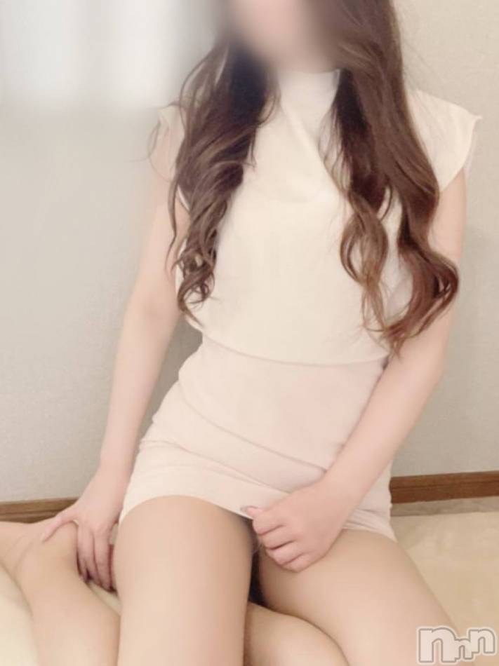 新潟人妻デリヘル(ニイガタノカレンナツマタチ～ヒミツノオウセ～)の2023年4月24日お店速報「激熱美女奥様が入店」