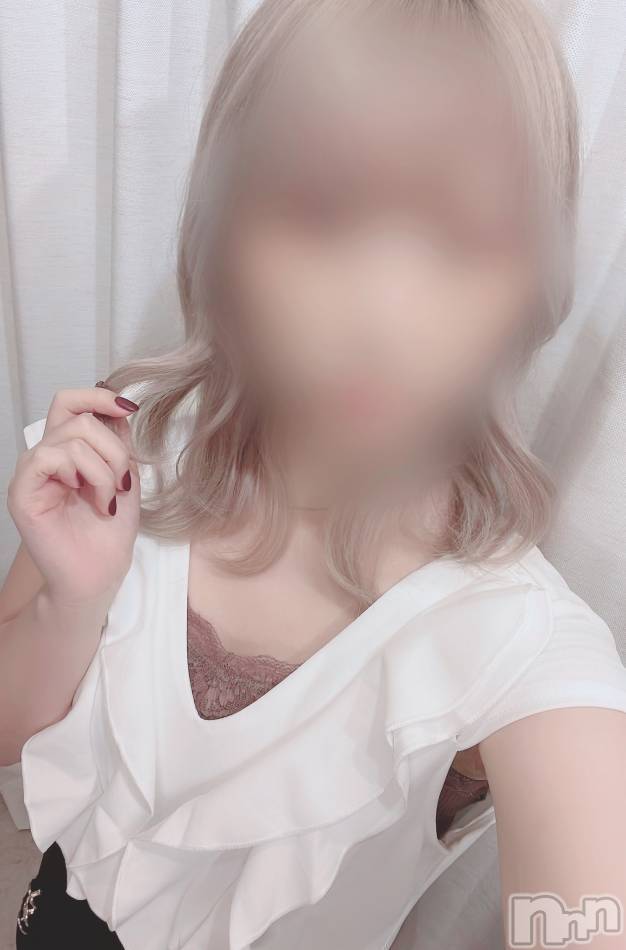 新潟人妻デリヘル(ニイガタノカレンナツマタチ～ヒミツノオウセ～)の2023年11月28日お店速報「お上品な奥様と上質なお時間を...♪」