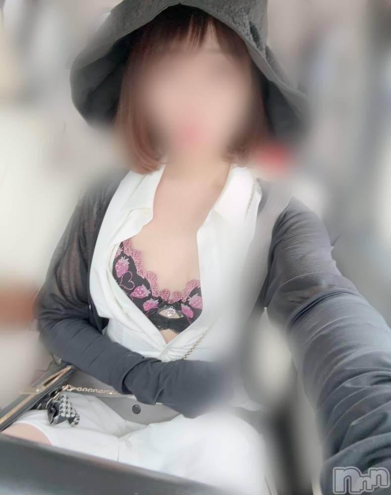 長岡人妻デリヘル長岡人妻市(ナガオカヒトヅマイチ) もか★天使のかわいさ★(30)の6月25日写メブログ「信号待ちの🍓」