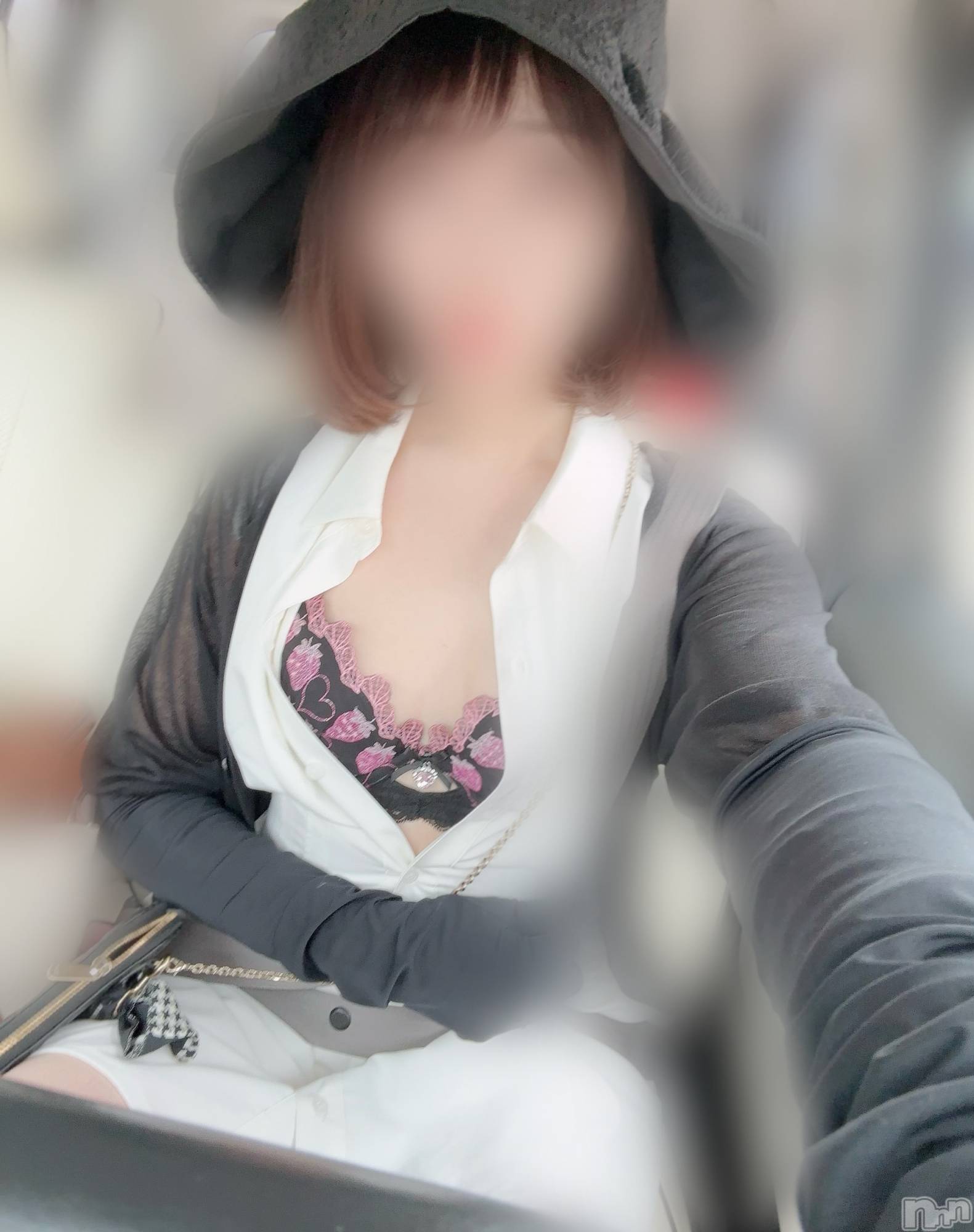 長岡デリヘル長岡人妻市(ナガオカヒトヅマイチ)もか★天使のかわいさ★(30)の2024年6月25日写メブログ「信号待ちの🍓」