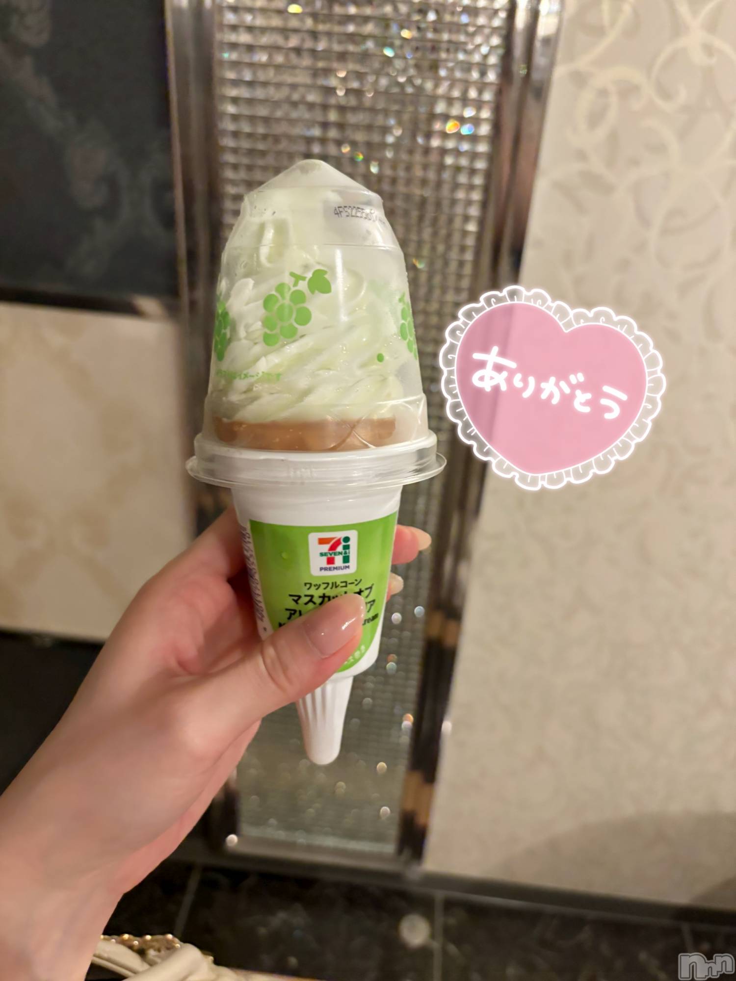 長岡デリヘル長岡人妻市(ナガオカヒトヅマイチ)もか★天使のかわいさ★(30)の2024年7月28日写メブログ「ソファーで脚を」