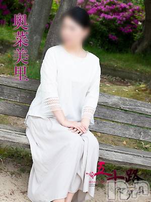 奥菜美里(42) 身長164cm、スリーサイズB88(E).W64.H92。新潟人妻デリヘル 五十路マダム新潟店(カサブランカグループ)(イソジマダムニイガタテン)在籍。