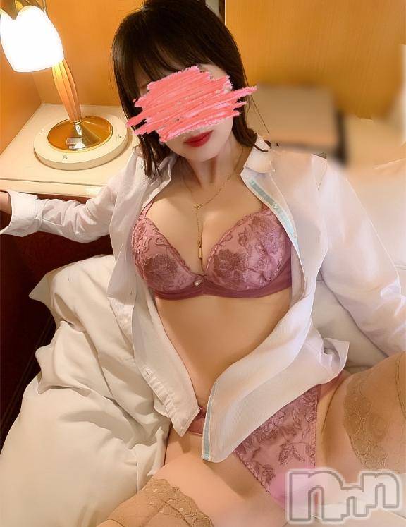 新潟デリヘルGRACE　新潟(グレース　ニイガタ) 瀬名(35)の11月10日写メブログ「出勤のお知らせです(∩ˊ꒳​ˋ∩)･*」